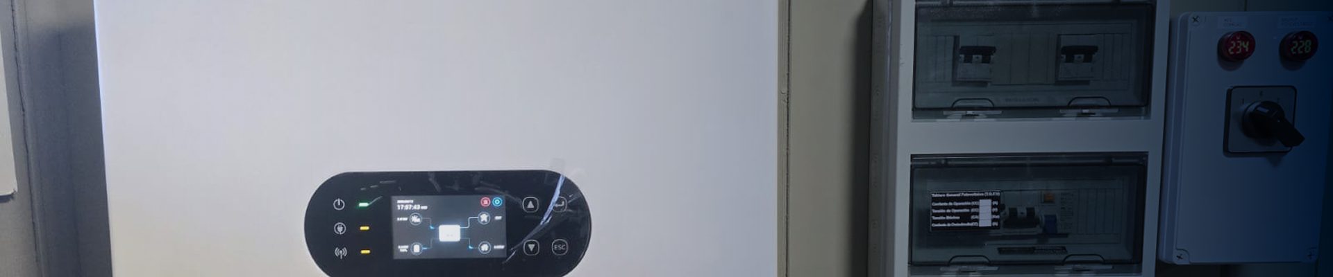 Inversor híbrido y tablero eléctrico de un sistema con respaldo