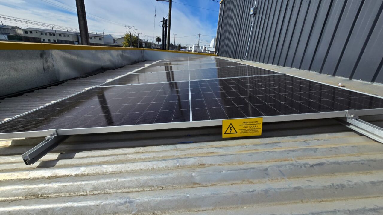 Sistema Fotovoltaico Híbrido 8 kW