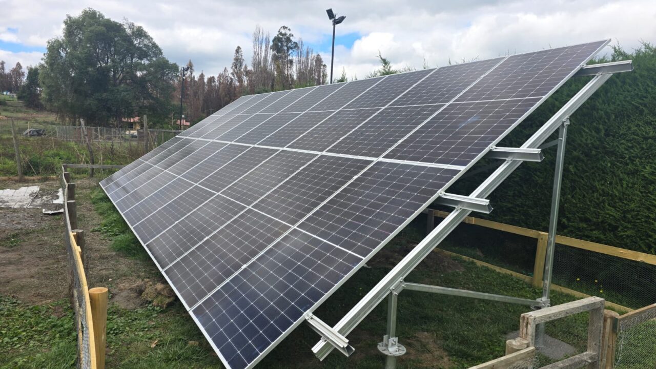Sistema Fotovoltaico Híbrido 8 kW — Inversor GoodWe + Baterías NIMAC